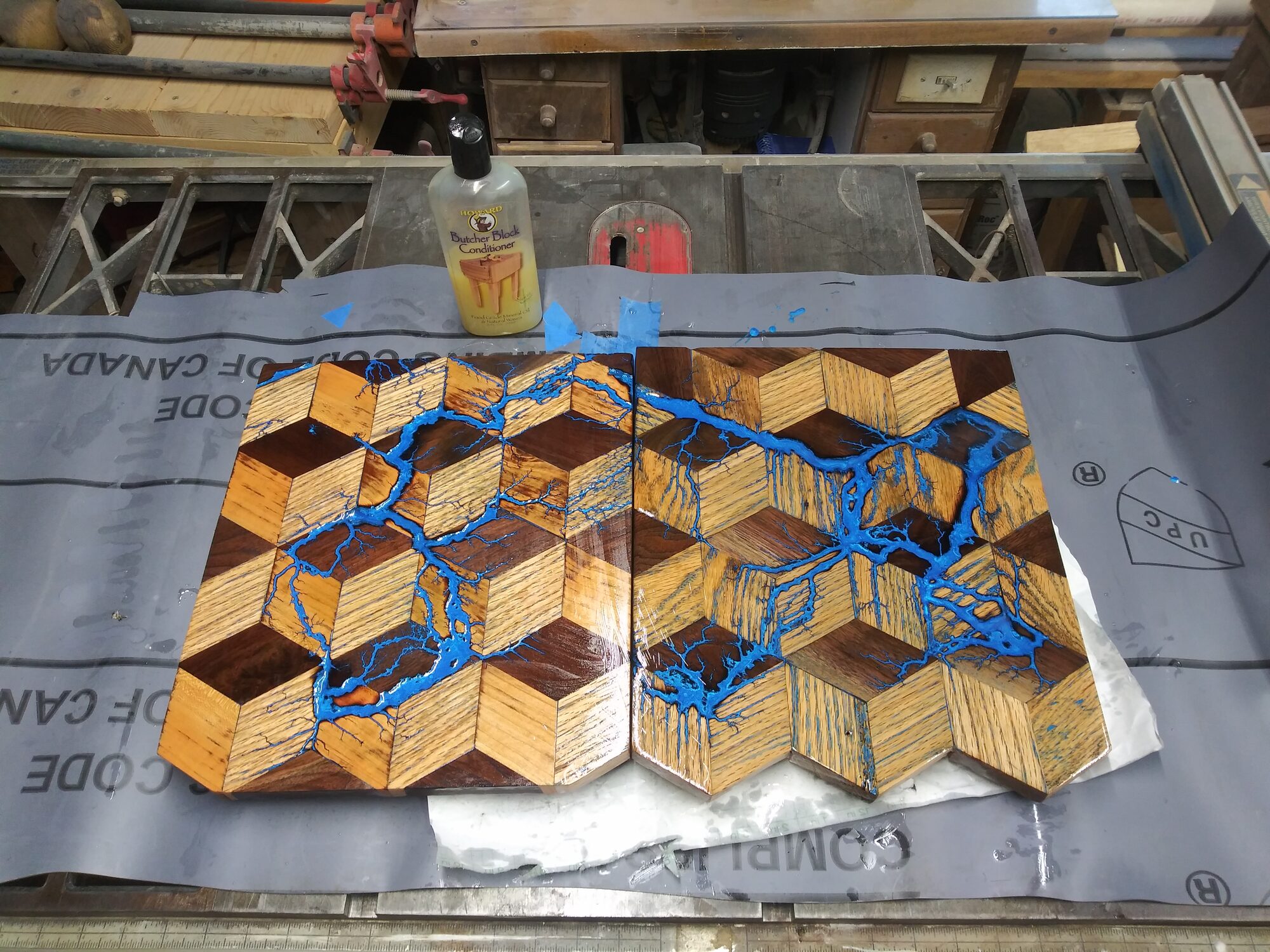 Parquet cube pattern boards with blue resin Lichtenberg